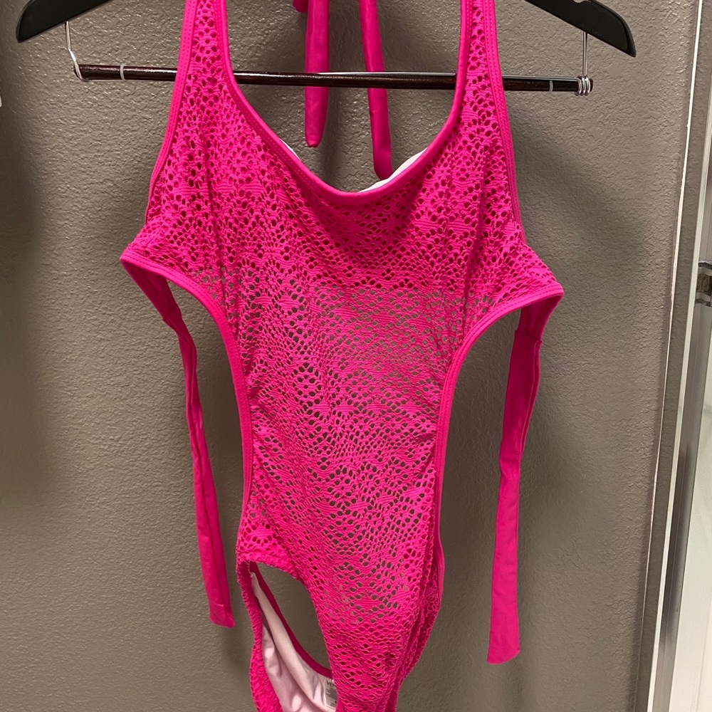 NWOT Venus one piece cut out. Never worn. Size 6